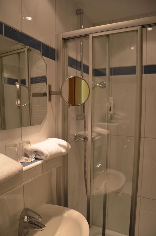 Hotel Zwei Mohren Ruedesheim am Rhein Room photo