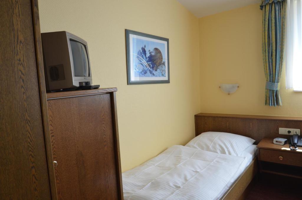 Hotel Zwei Mohren Ruedesheim am Rhein Room photo