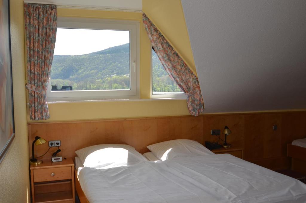 Hotel Zwei Mohren Ruedesheim am Rhein Room photo