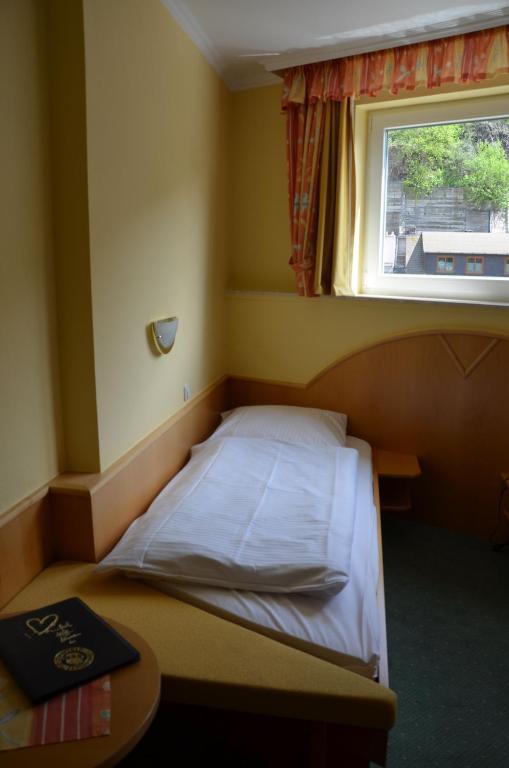 Hotel Zwei Mohren Ruedesheim am Rhein Room photo