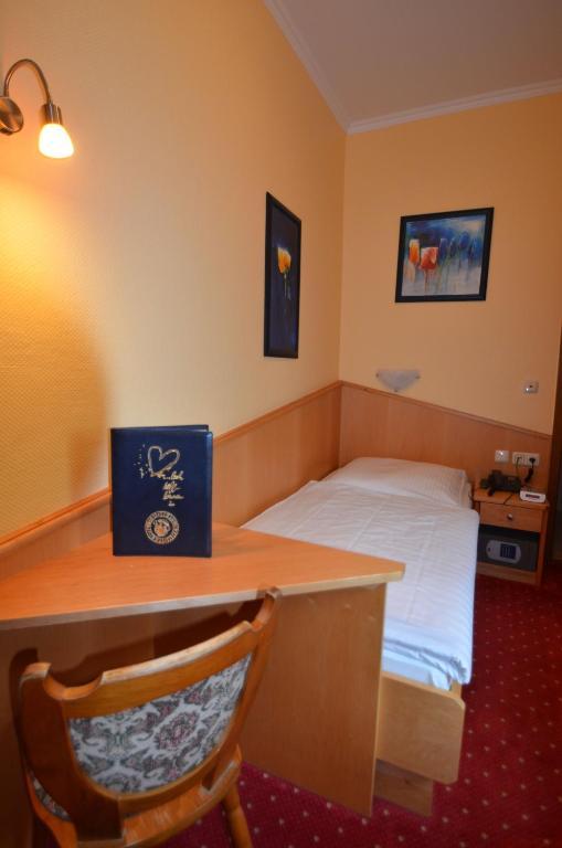 Hotel Zwei Mohren Ruedesheim am Rhein Room photo