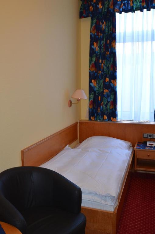 Hotel Zwei Mohren Ruedesheim am Rhein Room photo