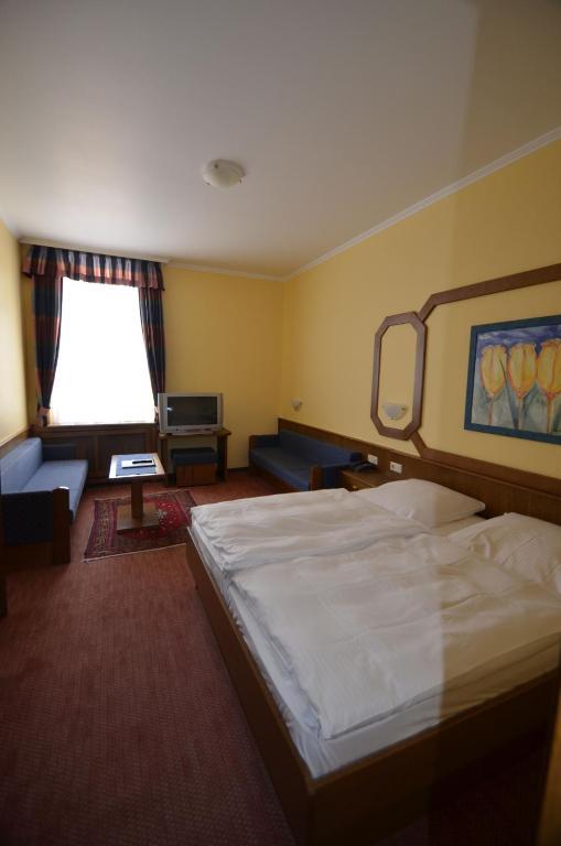 Hotel Zwei Mohren Ruedesheim am Rhein Room photo