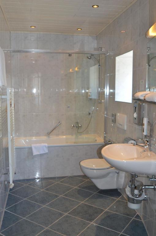 Hotel Zwei Mohren Ruedesheim am Rhein Room photo