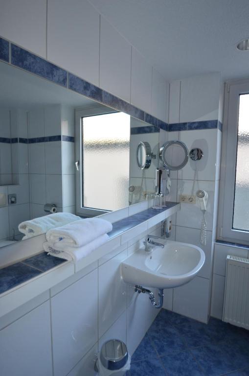Hotel Zwei Mohren Ruedesheim am Rhein Room photo